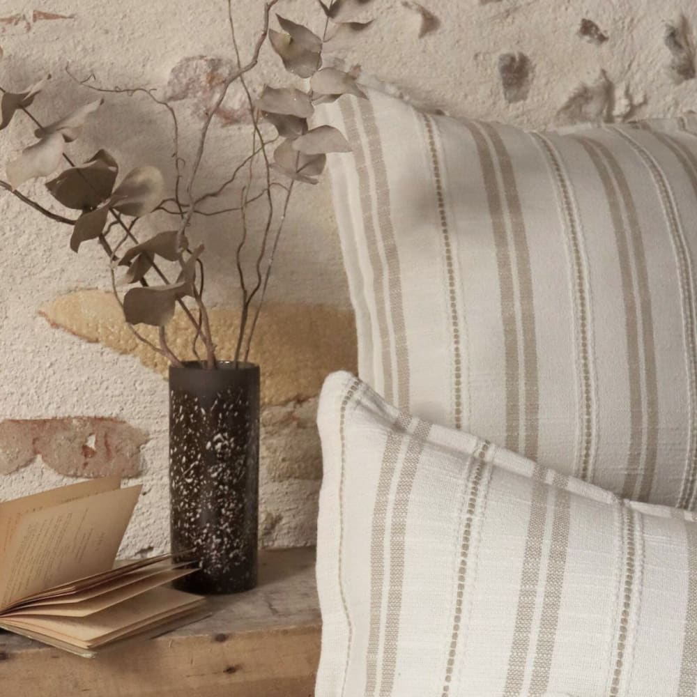 Taie d'oreiller 60x60cm coton tissage texturé coloris blanc rayé beige — vue 3
