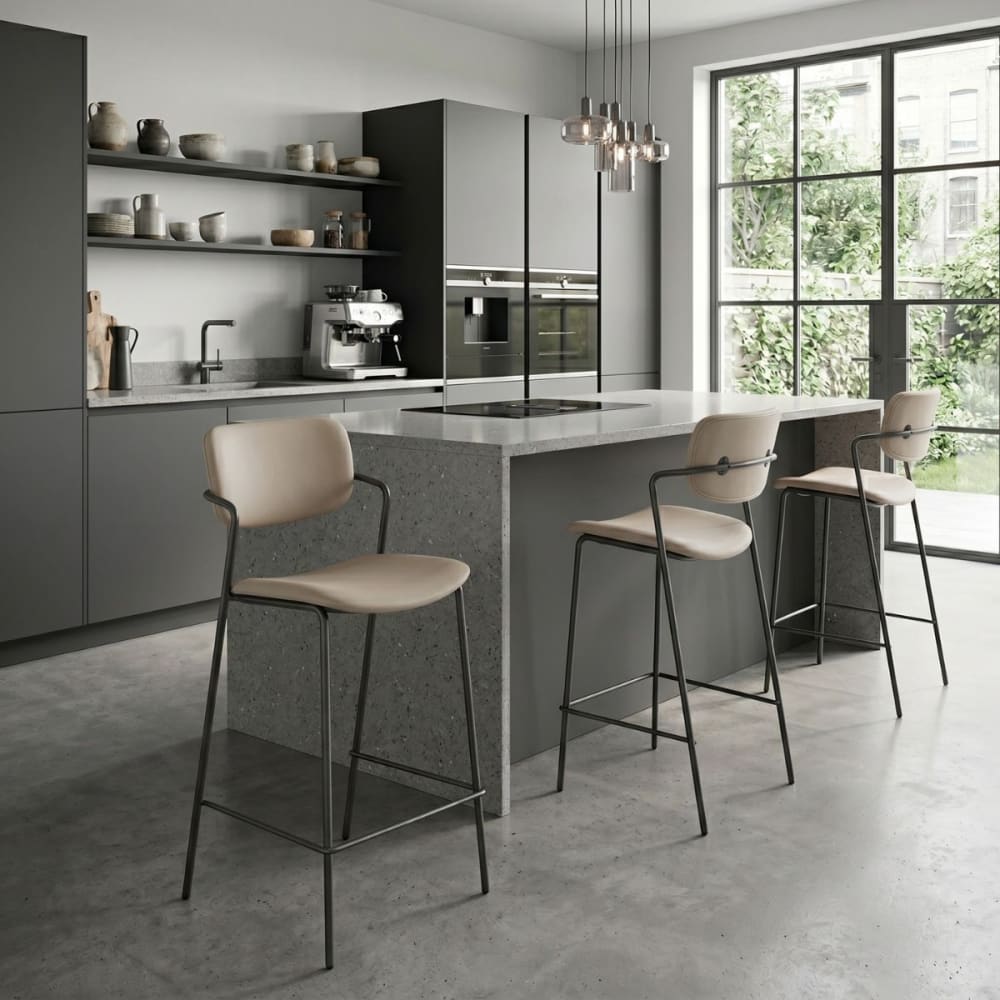Lot de 2 tabourets de bar métal noir assise dossier en pu gris bleuté