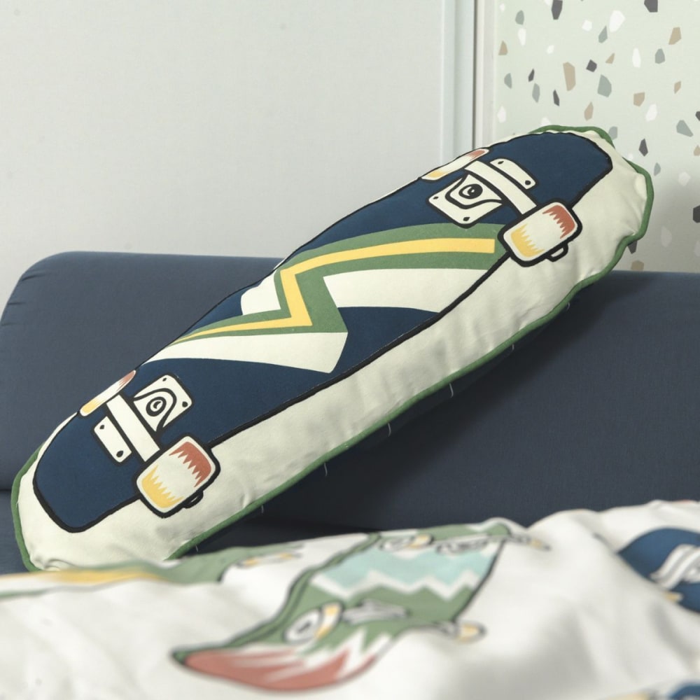 Coussin déhoussable coton motif et forme skateboard — vue 3