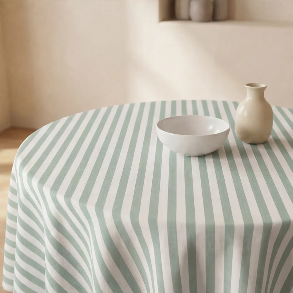 Nappe ronde anti-taches 100 % coton blanc et vert diamètre 120 cm Nappe ronde anti-taches 100 % coton blanc et vert diamètre 120 cm
