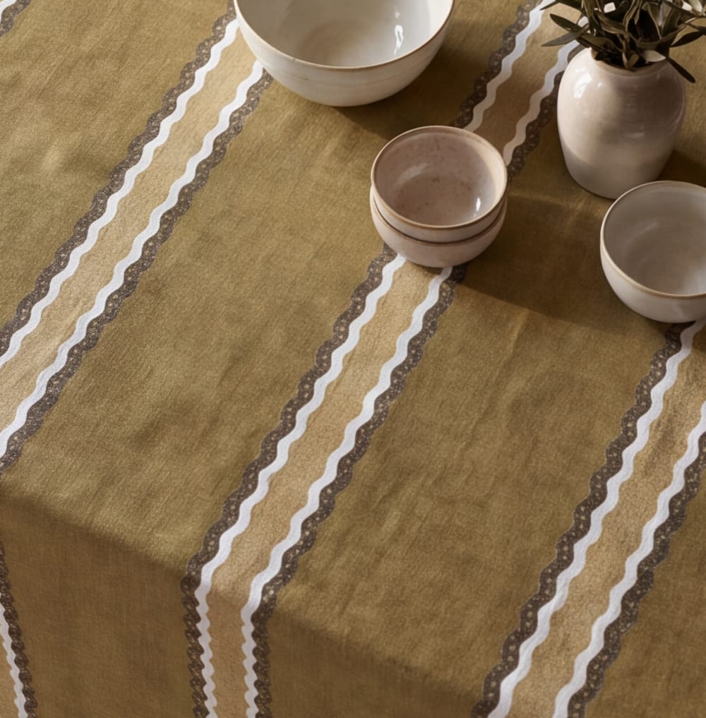 Fleckabweisende Tischdecke 100 % Baumwolle senfgelb 200x155 cm -