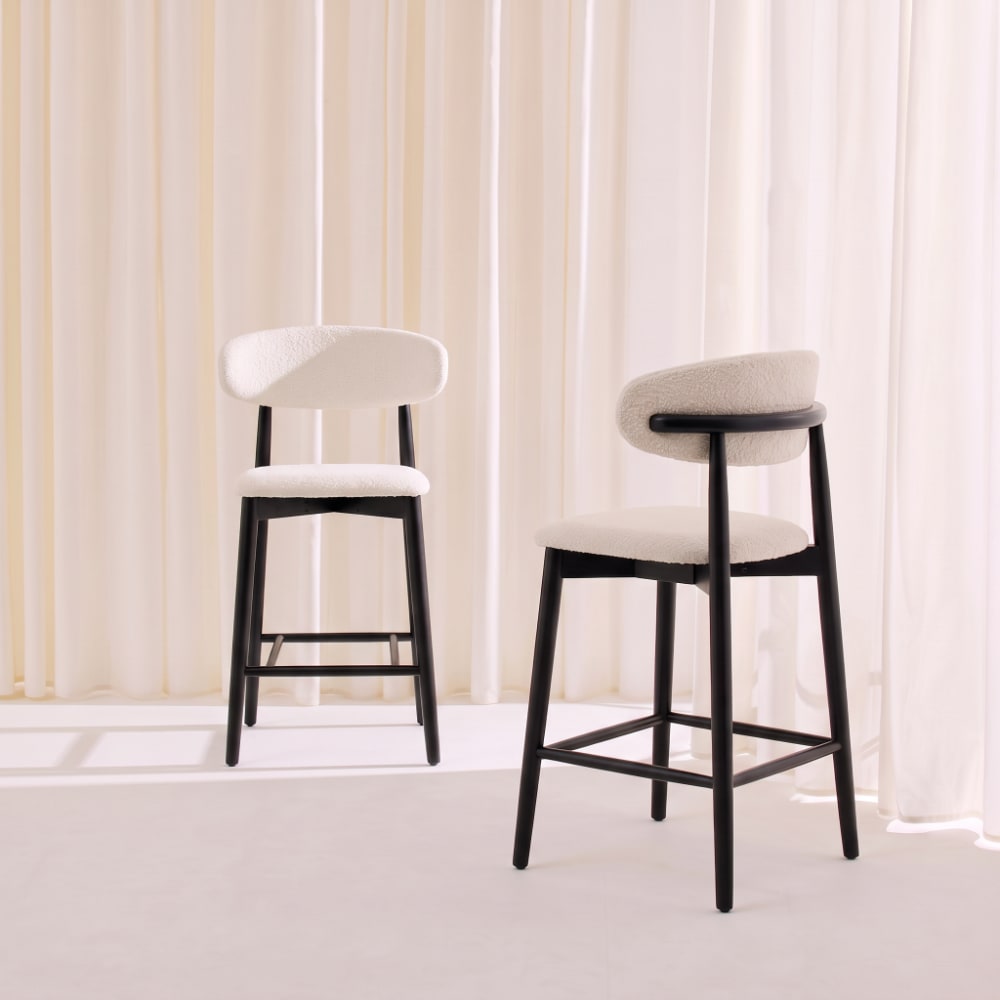 sweeek 2 Barhocker Heveaholz schwarz mit Bouclé-Bezug style modern Beige Stoff