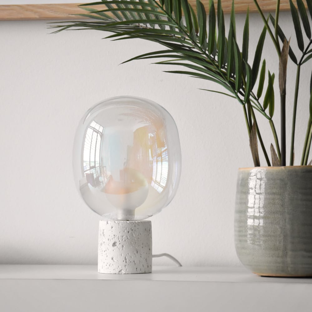 Irisierende Tischlampe aus Glas und weißem Beton, H 24 cm -