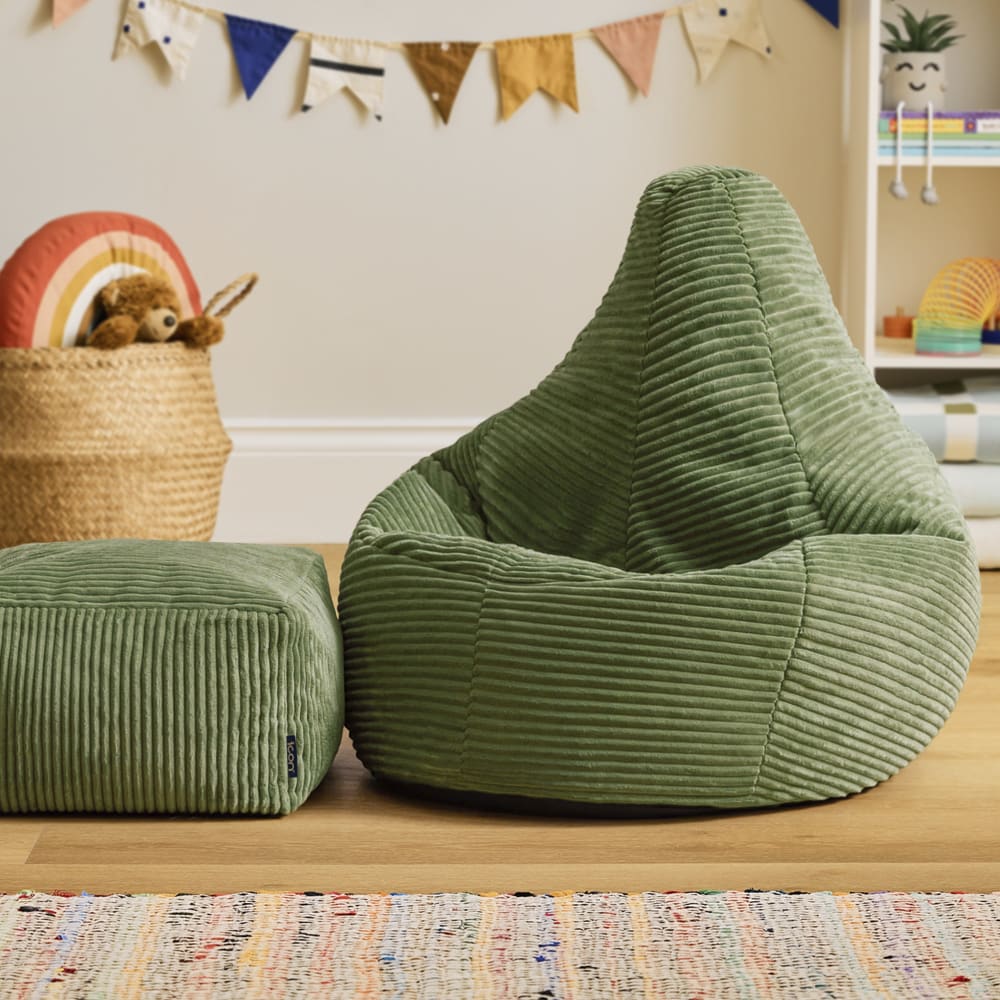 Pouf enfant à dossier haut avec repose-pied velours côtelé vert sauge Pouf enfant à dossier haut avec repose-pied velours côtelé vert sauge