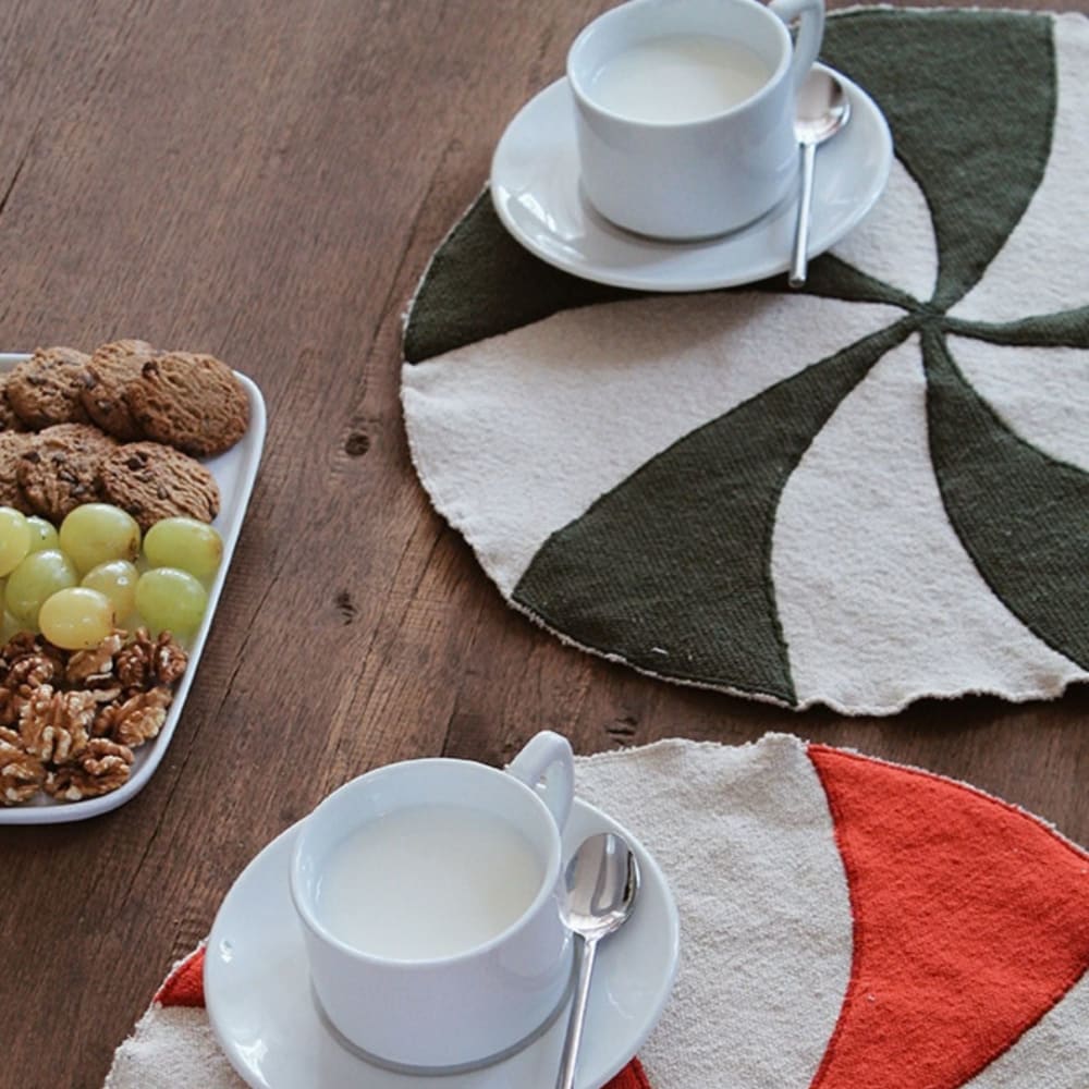 Lot de 4 sets de table ronds sucre d'orge 40x40cm Lot de 4 sets de table ronds sucre d'orge 40x40cm