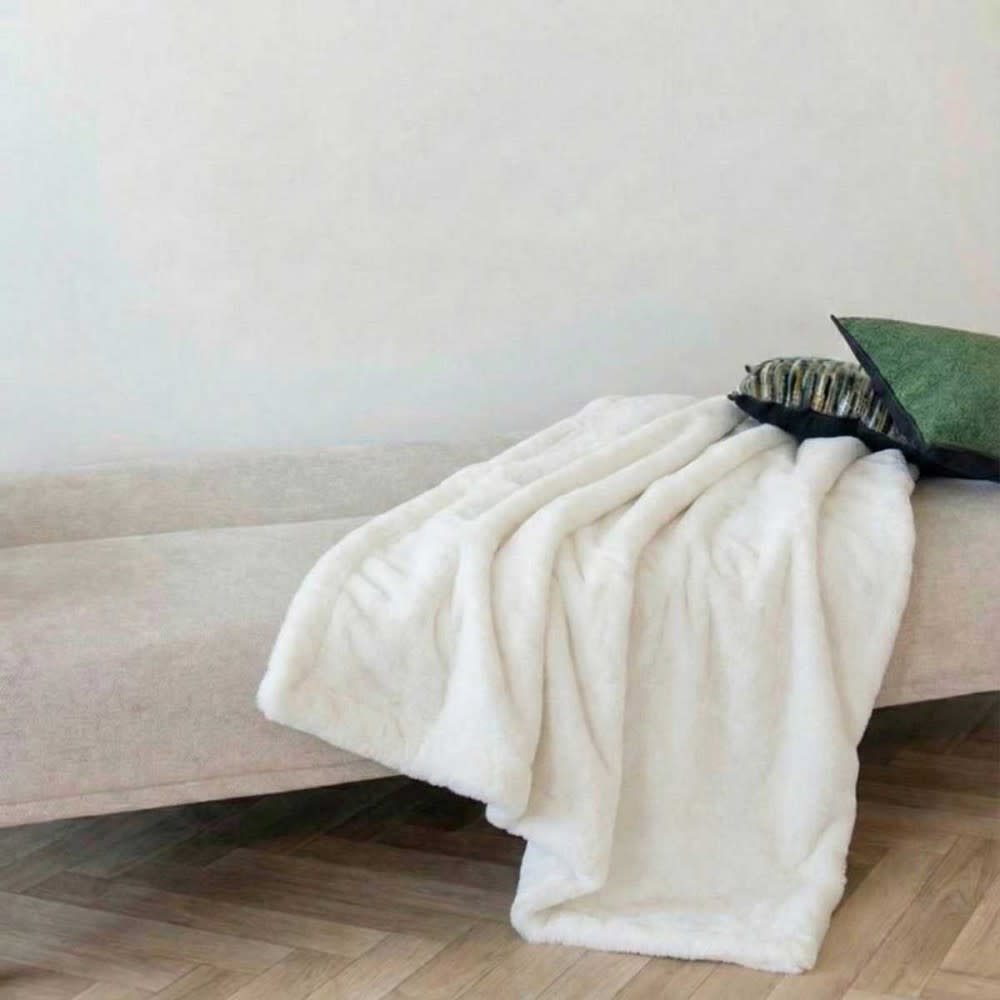 Plaid en fausse fourrure blanc 130x160cm Plaid en fausse fourrure blanc 130x160cm