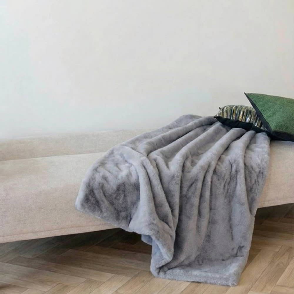 Plaid en fausse fourrure gris clair 157x230cm Plaid en fausse fourrure gris clair 157x230cm