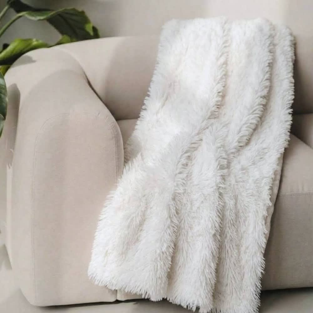 Plaid fausse fourrure poils longs blancs 130x170cm Plaid fausse fourrure poils longs blancs 130x170cm