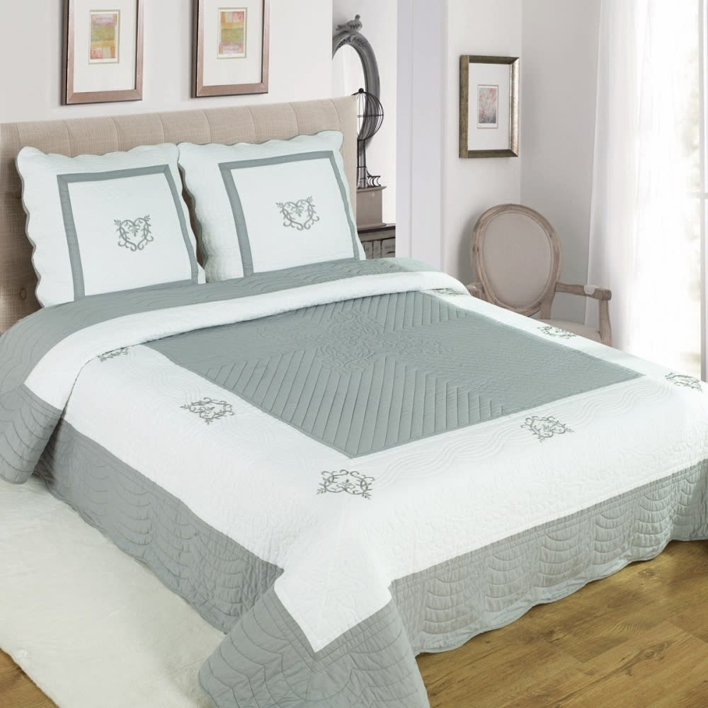 Couvre lit peaceland brodé et 2 taies, en coton gris 230x250 cm Couvre lit peaceland brodé et 2 taies, en coton gris 230x250 cm