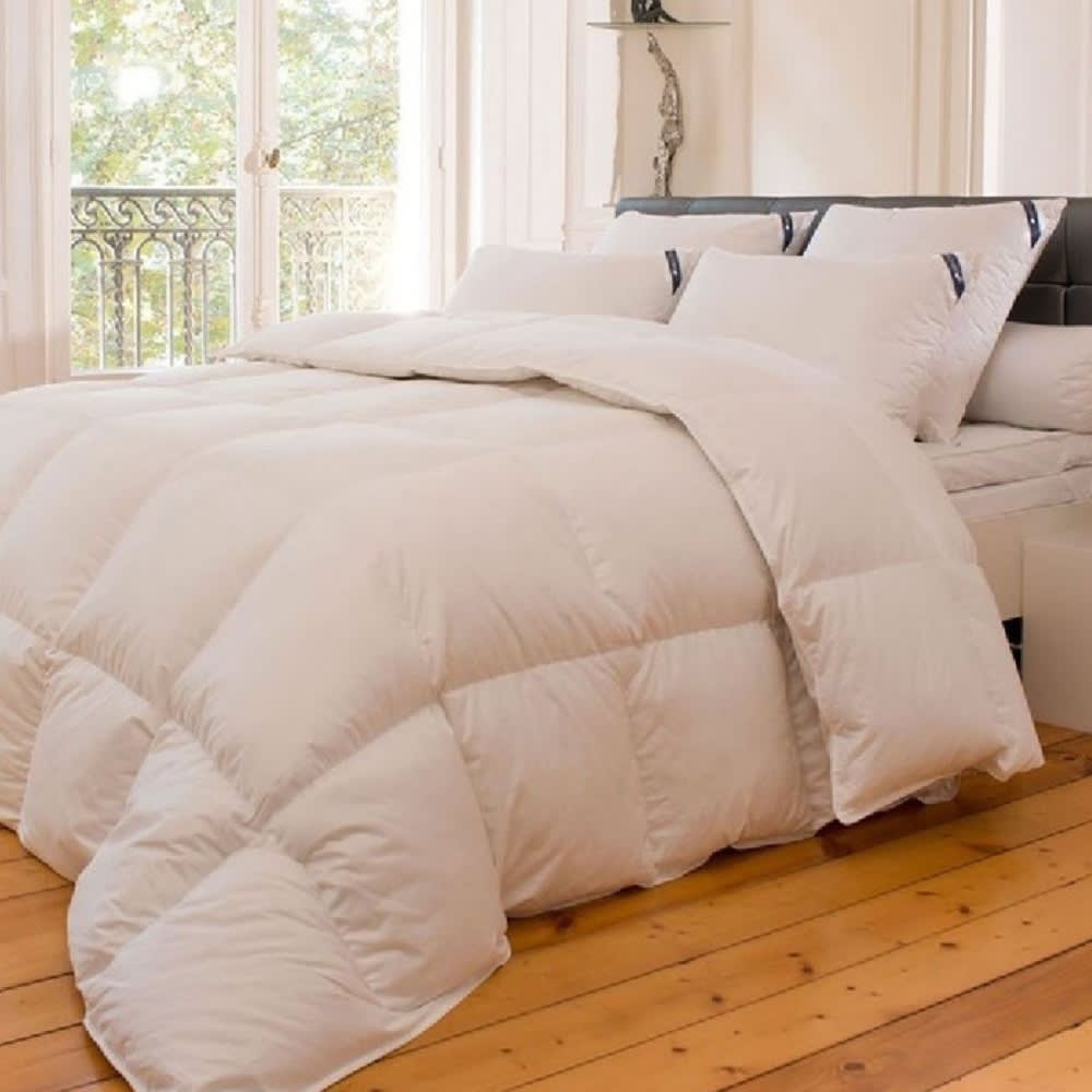 Couette chaude 90% duvet de canard neuf 300g 200x200 cm Couette chaude 90% duvet de canard neuf 300g 200x200 cm