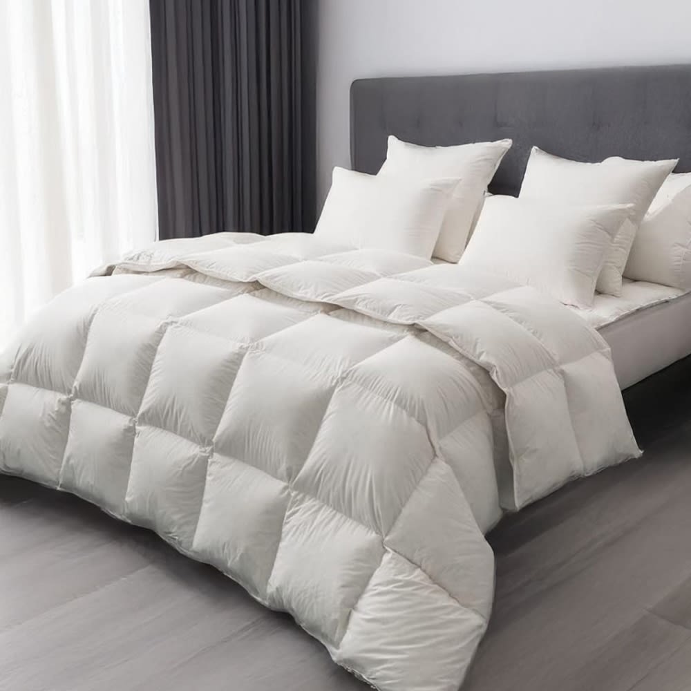 Couette été 90% duvet de canard neuf 130g/m² 200x200 cm Couette été 90% duvet de canard neuf 130g/m² 200x200 cm