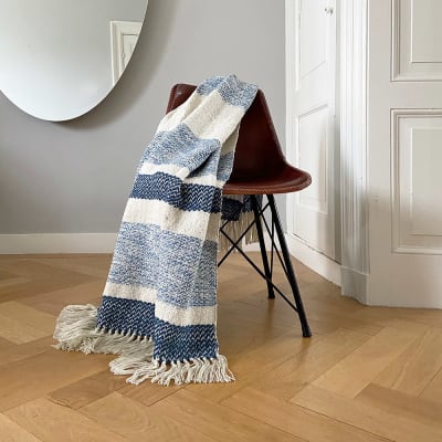 Plaid berbère granuleux  bleu et blanc cassé 125x150