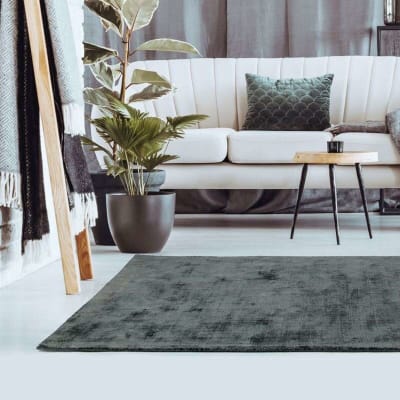 Tapis en viscose effet soyeux gris foncé 120x170