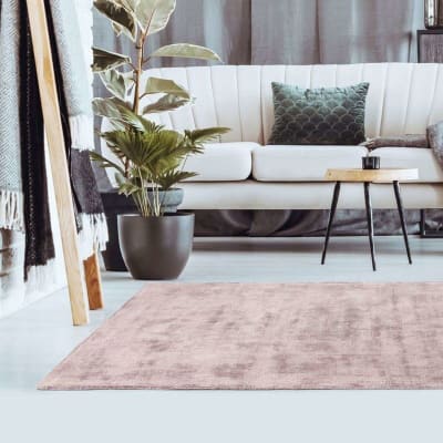 Tapis en viscose effet soyeux rose poudré 120x170