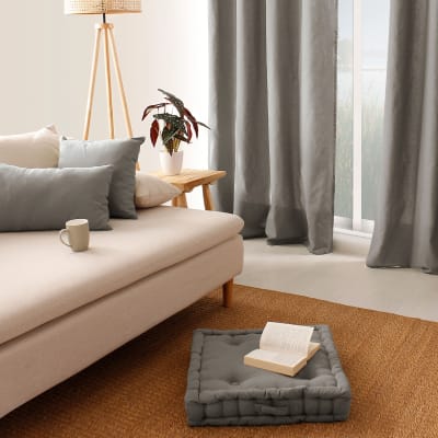 Coussin de sol uni en pur coton gris clair 50x50x10 cm