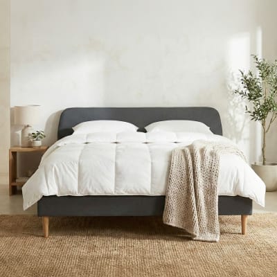 Lit 180x200 gris foncé avec sommier à lattes et tête de lit