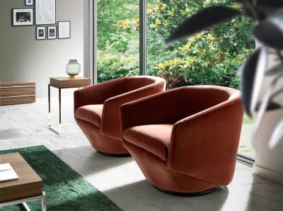 Fauteuil pivotant en velours pêche