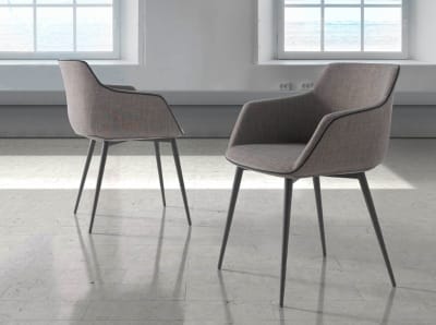 Fauteuil en tissu gris et acier noir