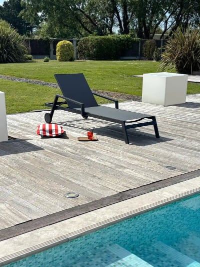 Bain de soleil en aluminium et toile plastifiée