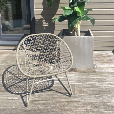 Fauteuil lounge extérieur en polypropylène et pieds en métal beige