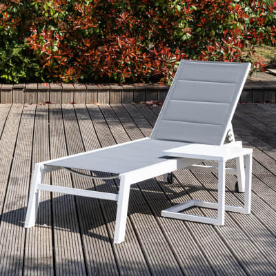 Transat et table d'appoint en textilène gris aluminium blanc