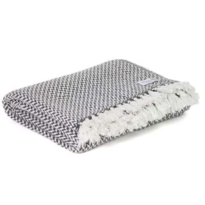 Plaid cachemire et laine petits chevrons gris anthracite 130 x 230 cm