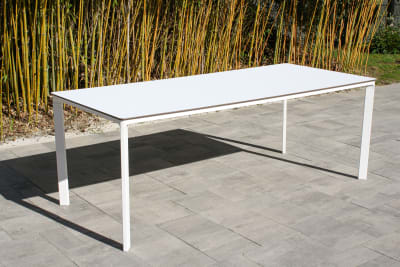 Table de jardin 8 places en aluminium laqué et peinture epoxy