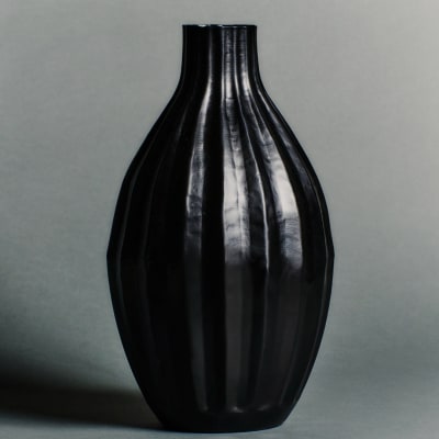 Vase décoratif en fer noir h37