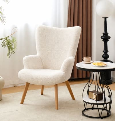 Fauteuil de salon en bois massif et bouclette blanche