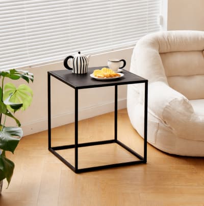 Table d'appoint industrielle en métal noir
