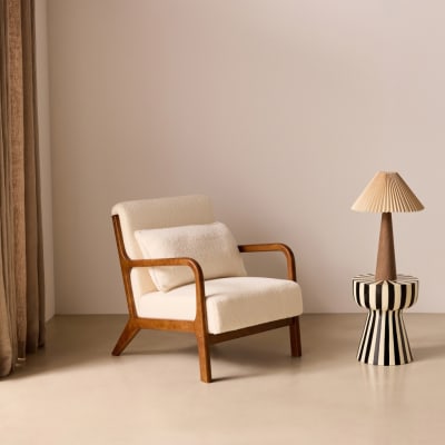 Fauteuil bouclettes pieds bois d'hévéa teinté