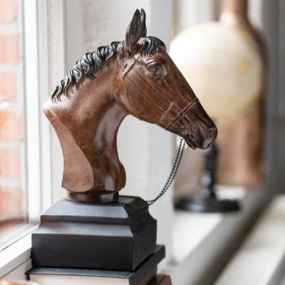 Tête de cheval en résine marron de 35,5 cm