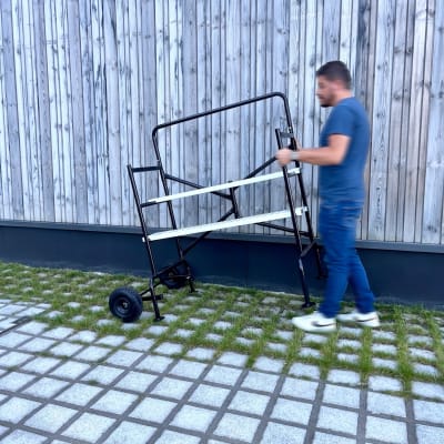 Echafaudage roulant et pliant sur deux niveaux avec 2 roues