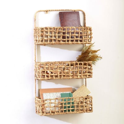 Étagère murale en métal beige