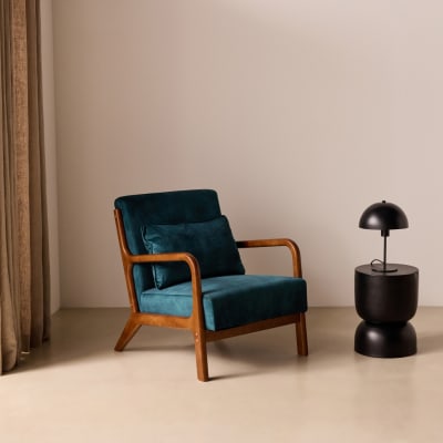 Fauteuil velours bleu pétrole, hévéa teinté