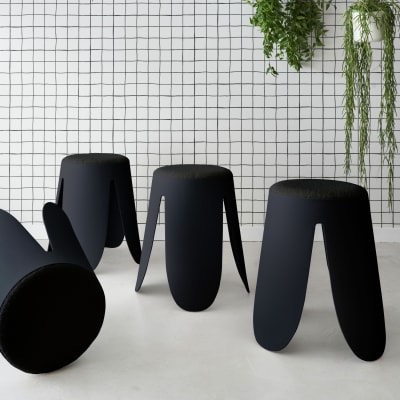 Set de 4 tabourets empilables noirs, bouclette texturée