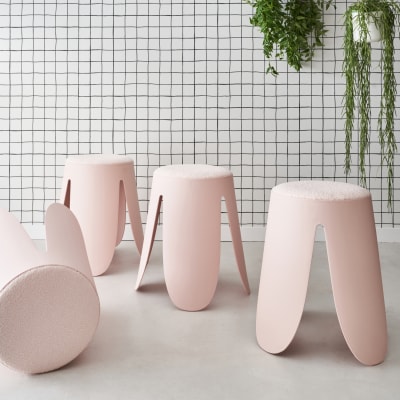Set de 4 tabourets empilables rose pâle, bouclette texturée