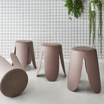 Set de 4 tabourets empilables marrons, bouclette texturée