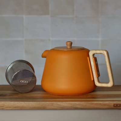 Théière en fonte jaune avec couvercle en bois 1l