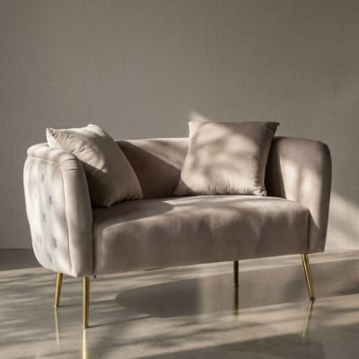 Canapé en tissu gris avec pieds dorés cm 127x74x71