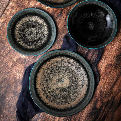 Assiette plate en porcelaine vert/bronze