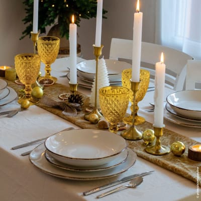 Verre à pied en verre pressé jaune