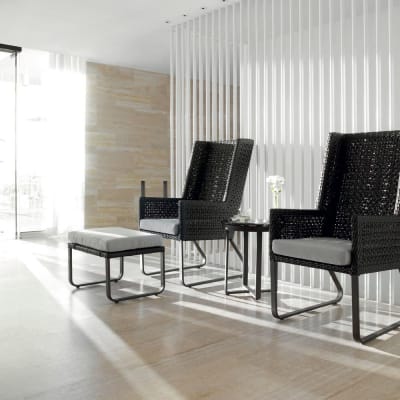 Fauteuil en aluminium et fibre marron avec coussin couleur grise
