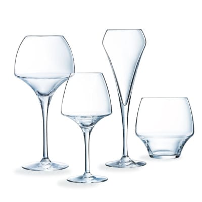 Ensemble de 24 verres à pied et gobelets en verre