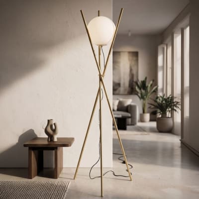 Lampadaire en métal doré avec sphère en verre blanc ø 55x155 cm
