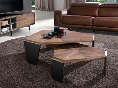 Table basse asymétrique en noyer et pvc noir