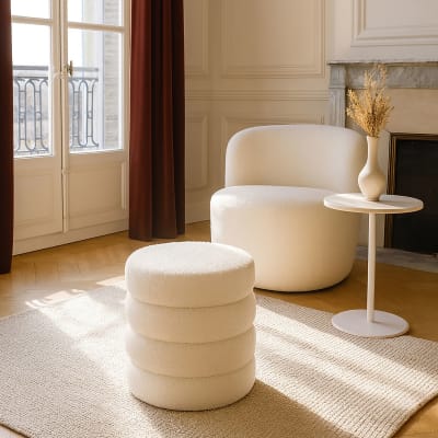 Pouf en tissu bouclette blanc et structure en bois