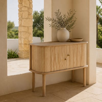 Bahut en bois clair avec portes coulissantes