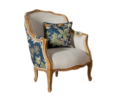 Fauteuil bergère en hévéa et en tissu imprimé lin