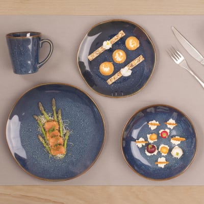 Assiette salade et pâtes en grès bleu